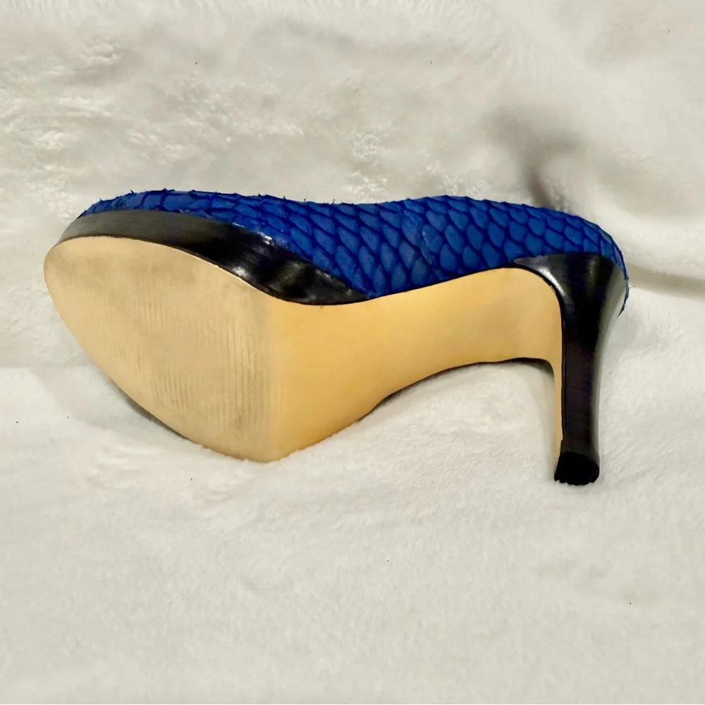 Calvin Klein Kendall Cobalt Blue Fish Skin Platform Pumps Size 6